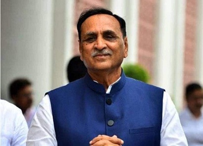 गुजरात के CM विजय रूपाणी की तबीयत बिगड़ी, मंच पर चक्कर आने से गिरे